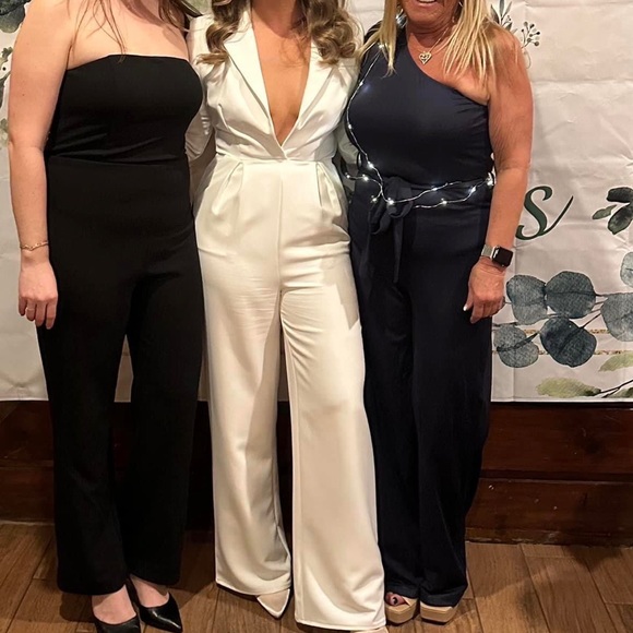 WHITE PLUNGE NECK WIDE LEG JUMPSUIT - Picture 3 of 3